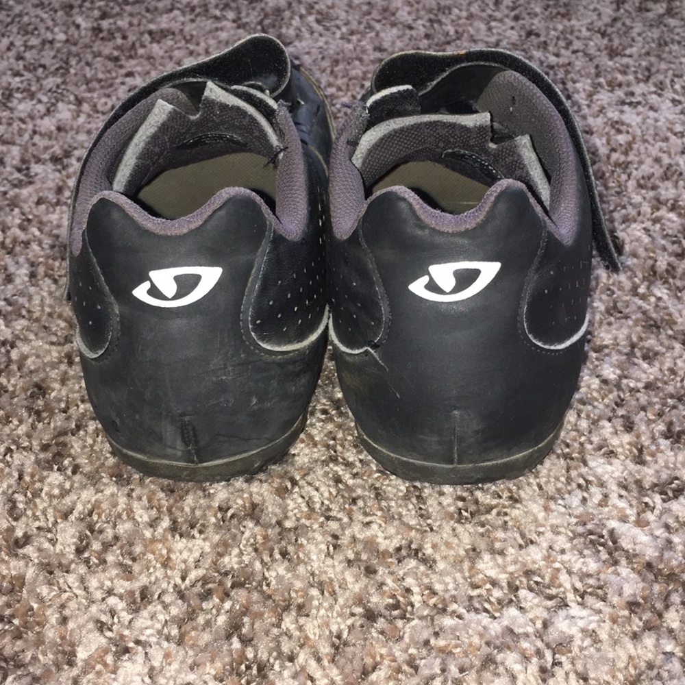 Giro Cycling Shoes - Picture 3 of 8
